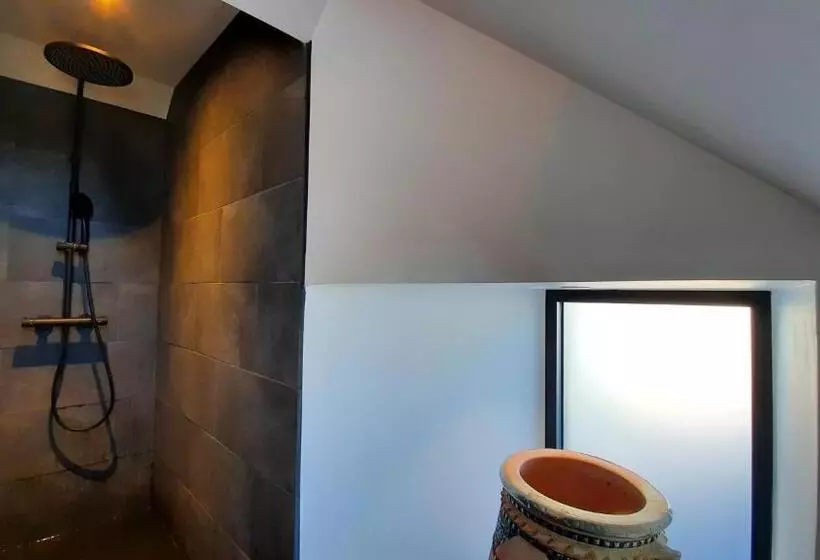 Majatalo La Petite Valise