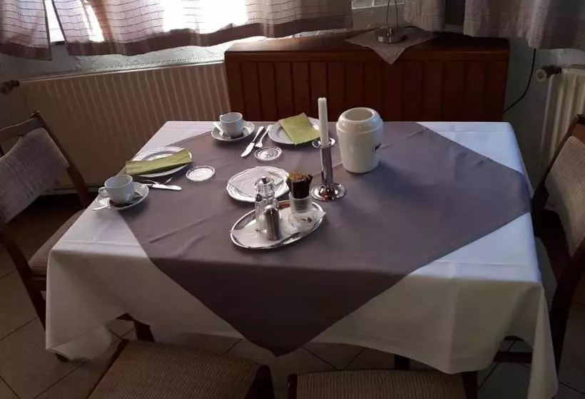 Retkeilymaja Gasthaus Deutsches Haus Garni