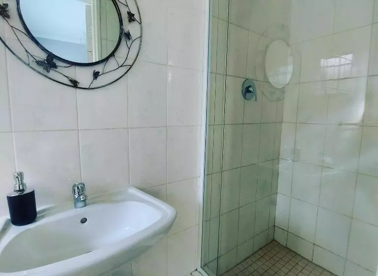 پانسیون Twenty4ten Guesthouse