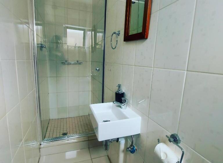 پانسیون Twenty4ten Guesthouse