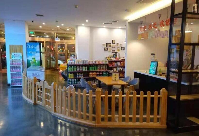 בית מלון כפרי 7 Days Premium· Zhoushuizi Airport Walmart