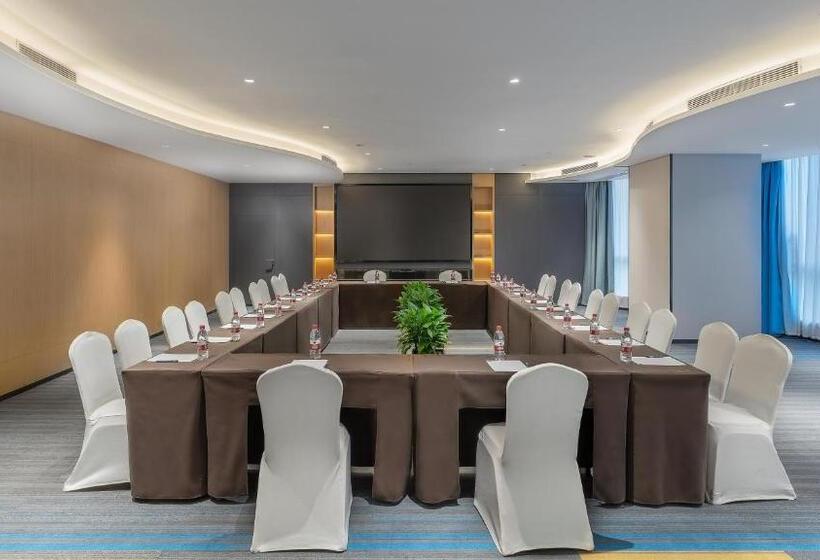 בית מלון כפרי Holiday Inn Express Changsha Wuyi Plaza , An Ihg