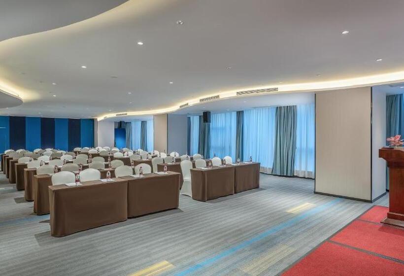 בית מלון כפרי Holiday Inn Express Changsha Wuyi Plaza , An Ihg