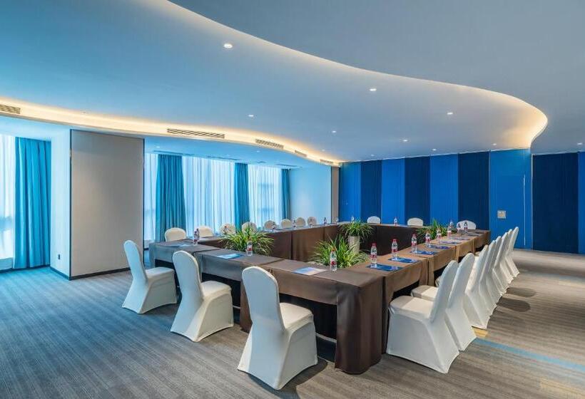 בית מלון כפרי Holiday Inn Express Changsha Wuyi Plaza , An Ihg