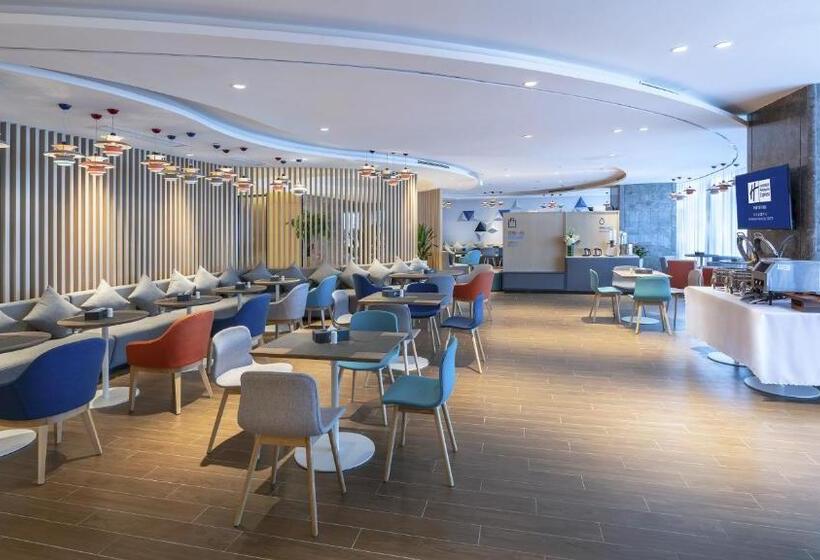 בית מלון כפרי Holiday Inn Express Changsha Wuyi Plaza , An Ihg