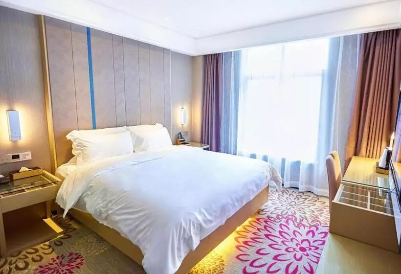 Lavande Hotel Zhanjiang Haibin Avenue Jiangnanshijia