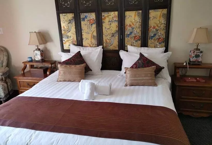 Majatalo Erasmus Manor Guest House