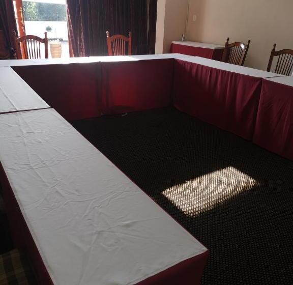 ペンション Erasmus Manor Guest House