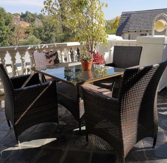 ペンション Erasmus Manor Guest House