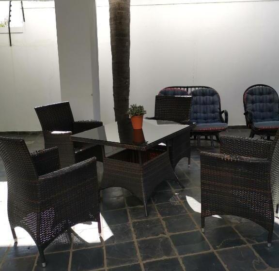 ペンション Erasmus Manor Guest House