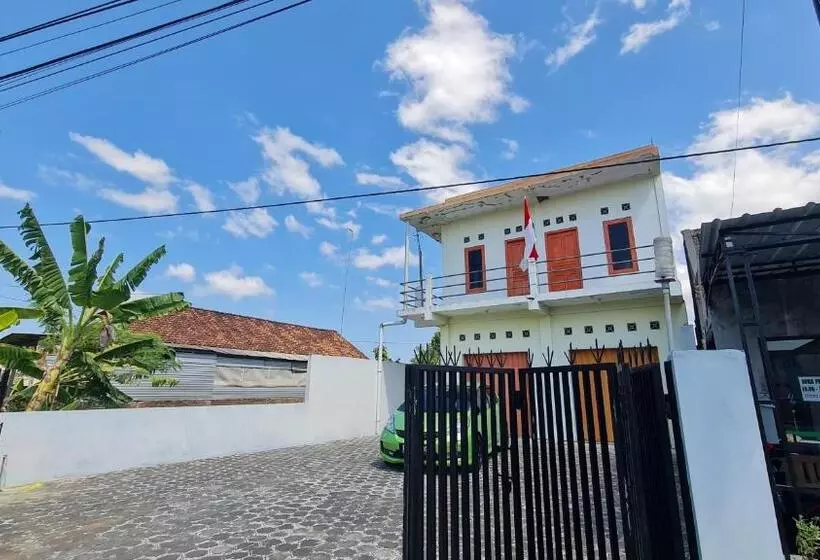 Majatalo Spot On 93020 Rumah Singgah Ganjuran