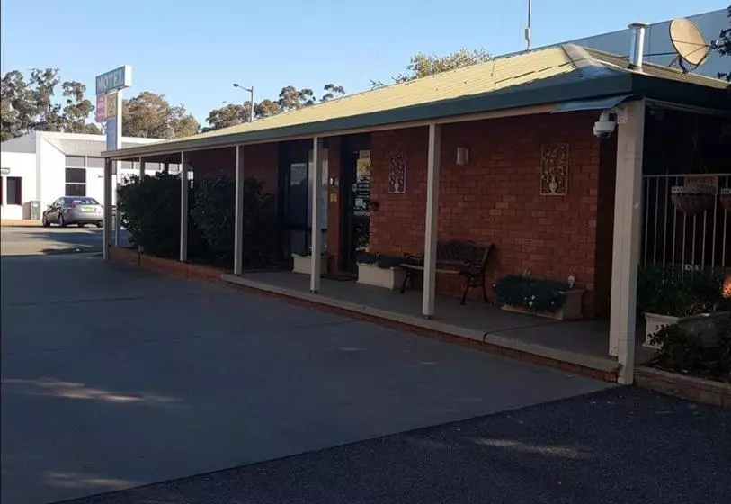 ホテル Yambil Inn