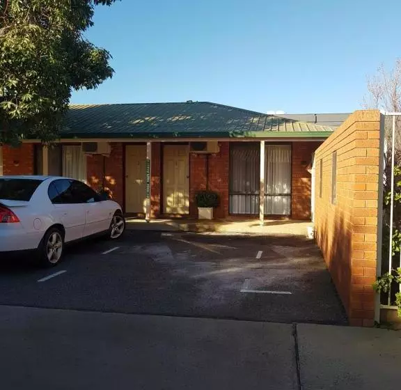 ホテル Yambil Inn