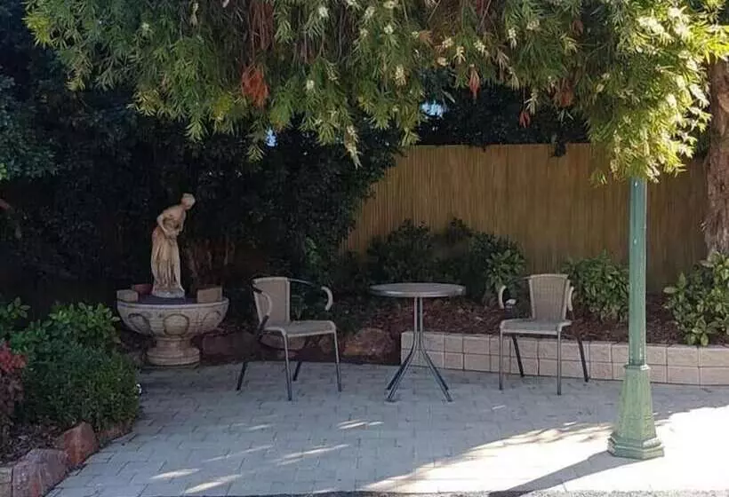 ホテル Yambil Inn