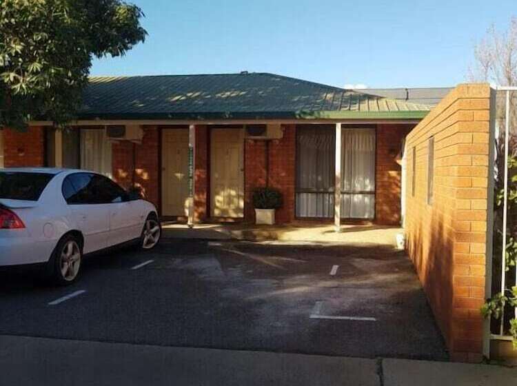 ホテル Yambil Inn