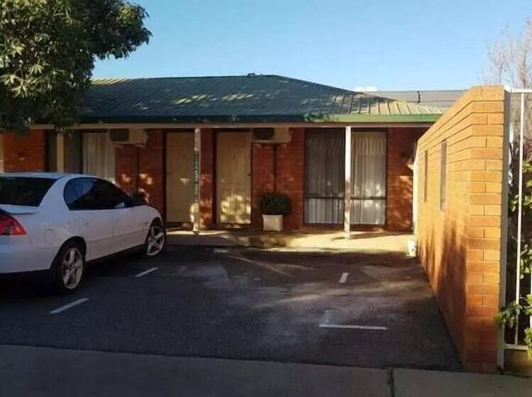 ホテル Yambil Inn