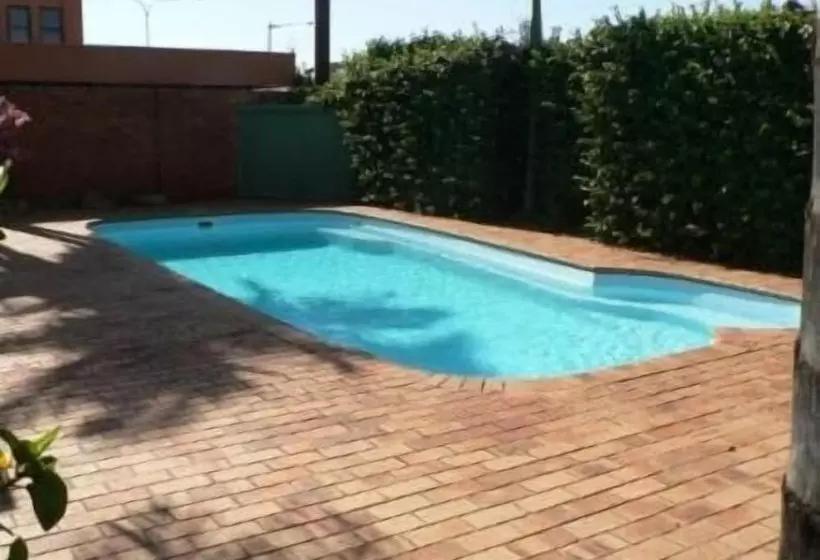 ホテル Yambil Inn