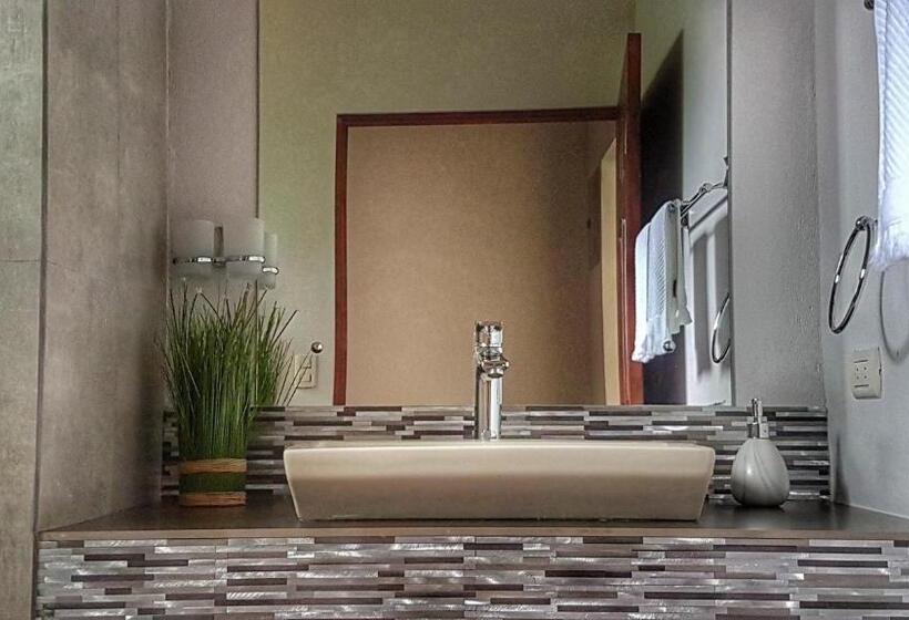 هتل Yellow Tree Suites