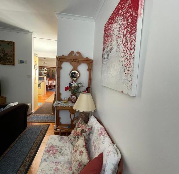 פנסיון La Casa Della Nonna In Australia