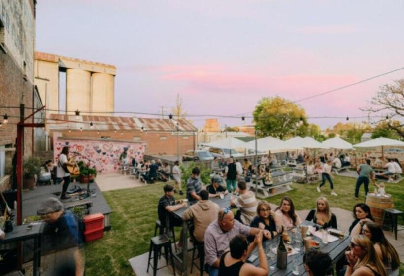 The Victoria Hotel Bathurst