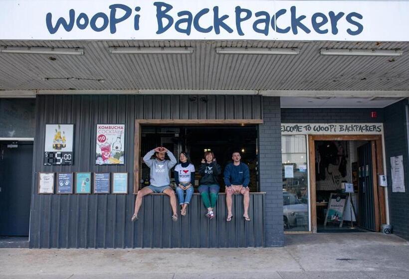 Общежитие Woopi Backpackers