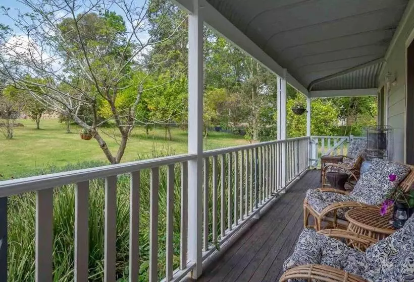تختخواب و صبحانه Vicarage View Cottage