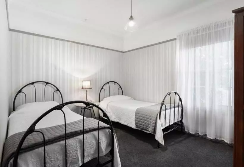 تختخواب و صبحانه Wagga Wagga Country Cottages