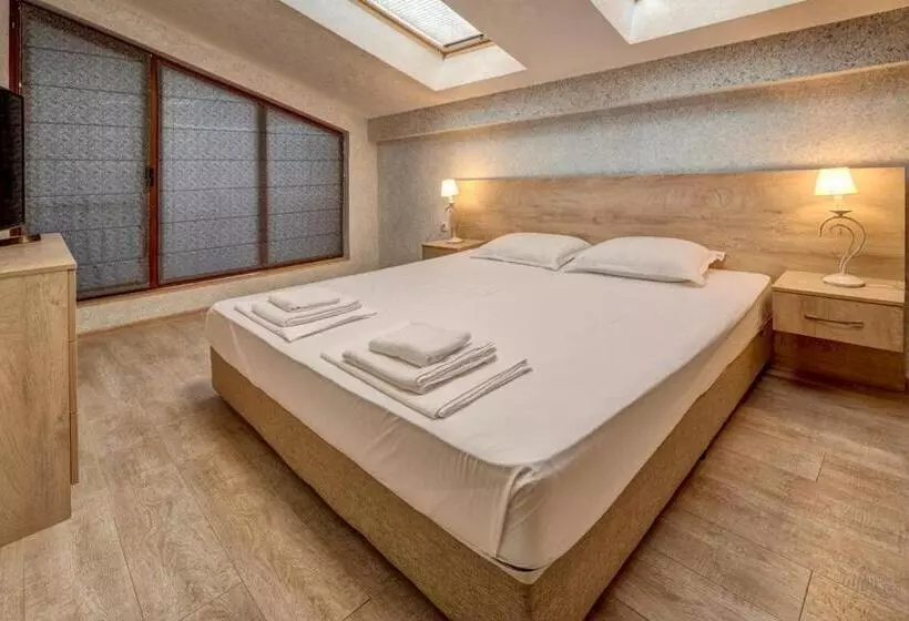 Complex Hunter S Beach