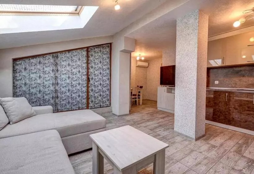 Complex Hunter S Beach