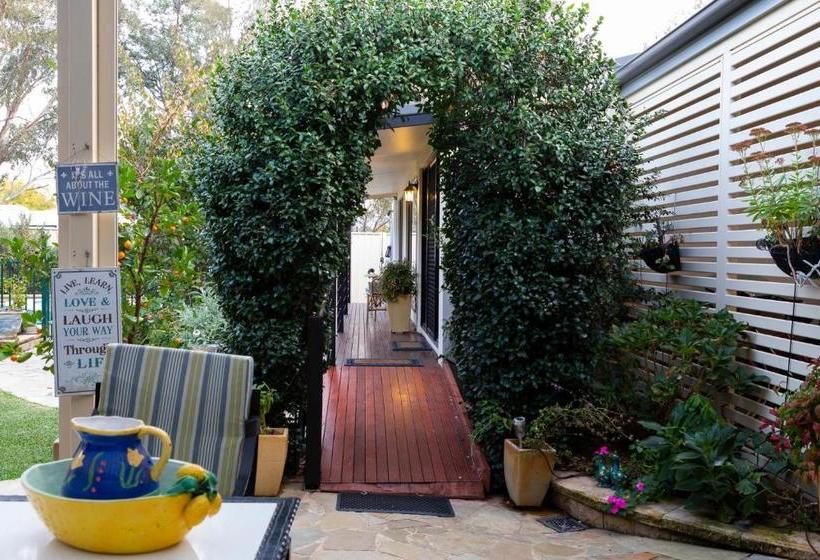 Courtsidecottage Bed And Breakfast