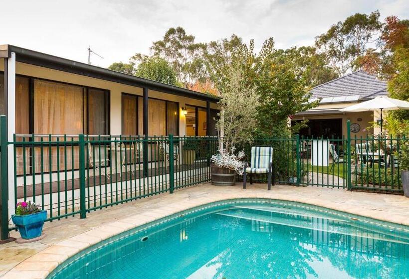 Courtsidecottage Bed And Breakfast