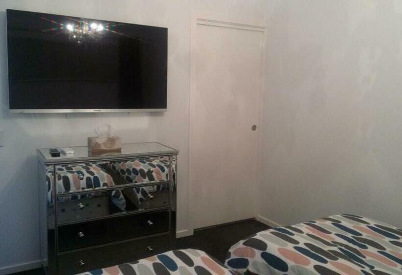 פנסיון Jindabyne Guest House