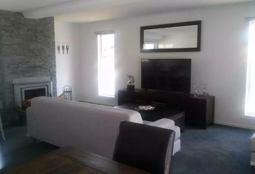 Majatalo Jindabyne Guest House