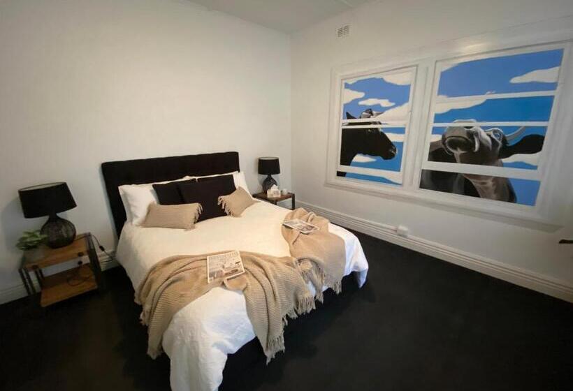 Two Cow Cottage Bed & Breakfast