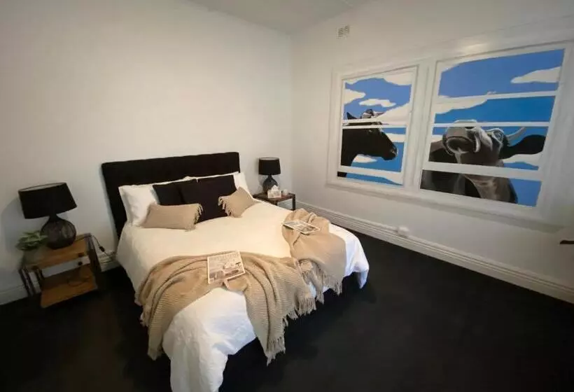 Two Cow Cottage Bed & Breakfast