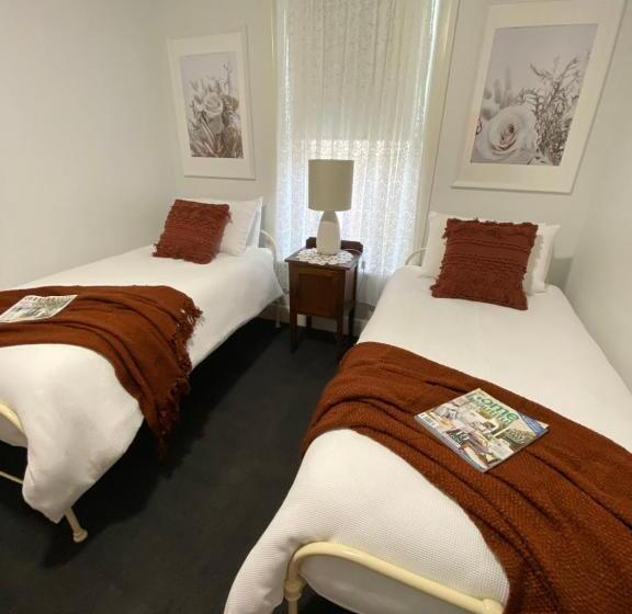 Two Cow Cottage Bed & Breakfast