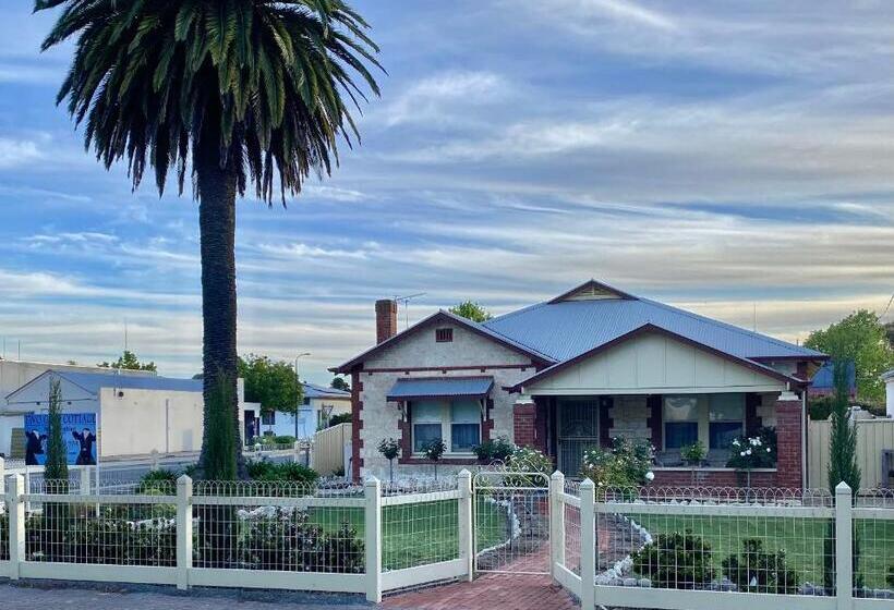 Two Cow Cottage Bed & Breakfast