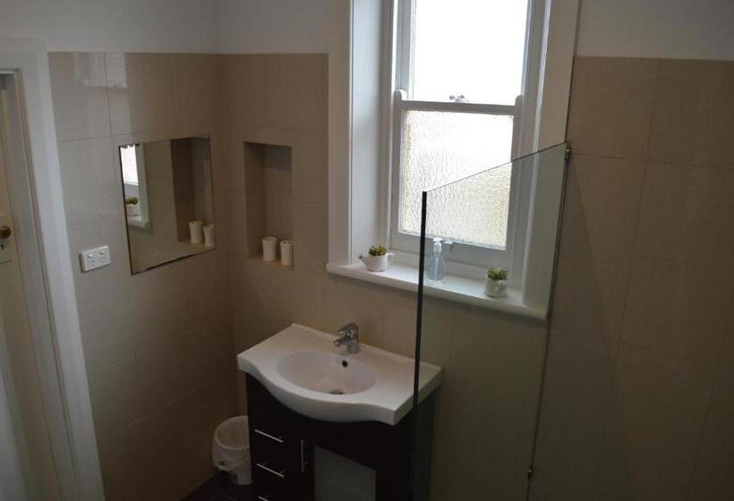 Two Cow Cottage Bed & Breakfast