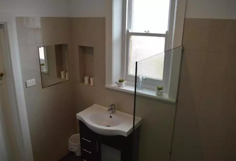 Two Cow Cottage Bed & Breakfast