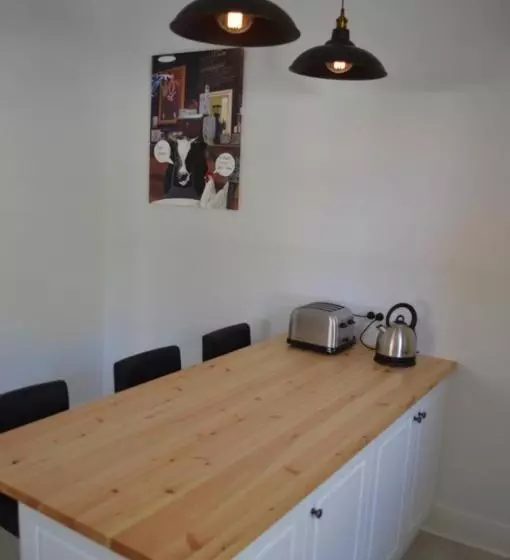 Two Cow Cottage Bed & Breakfast