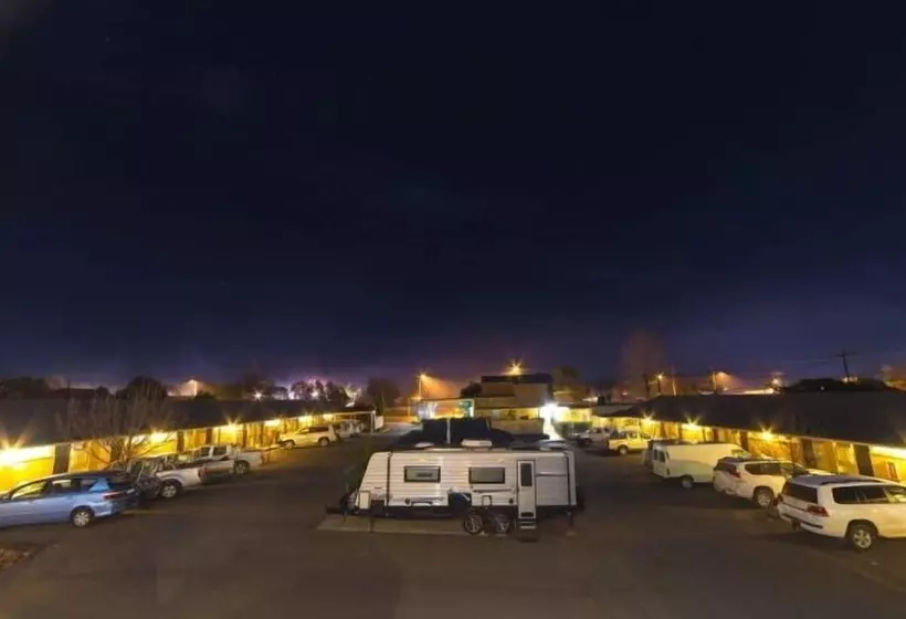 Country Gardens Motel