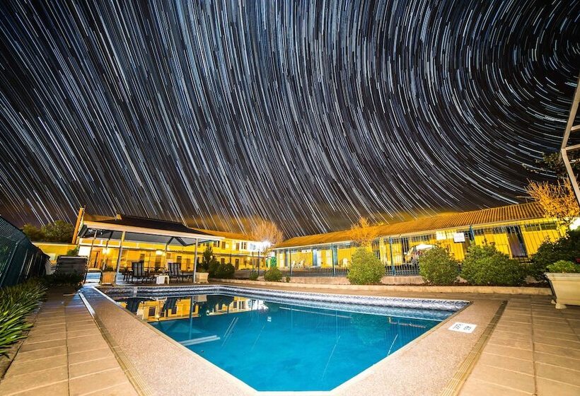 Country Gardens Motel