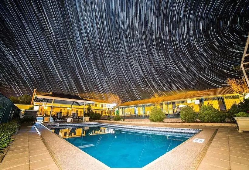 Country Gardens Motel