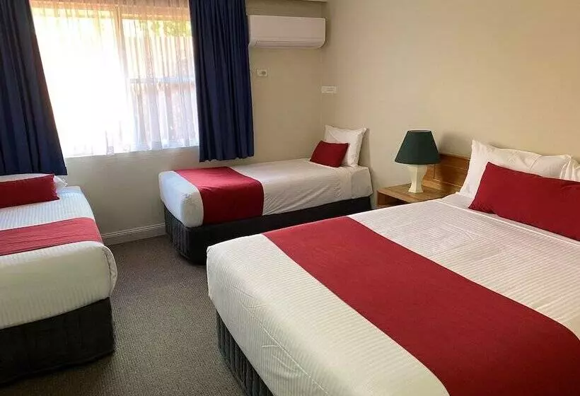 Country Gardens Motel