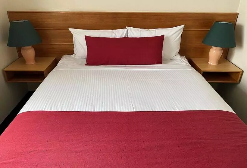 Country Gardens Motel