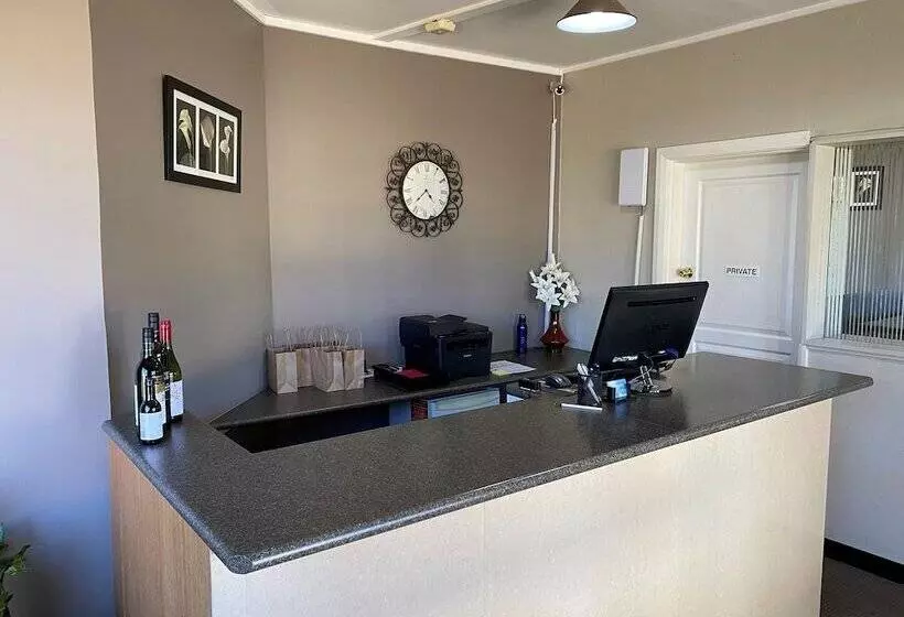 Country Gardens Motel