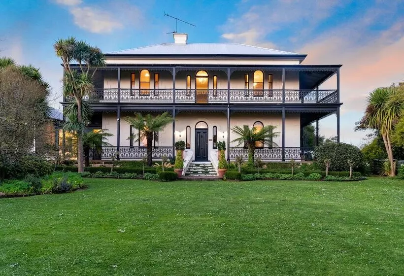 Majatalo Colhurst House