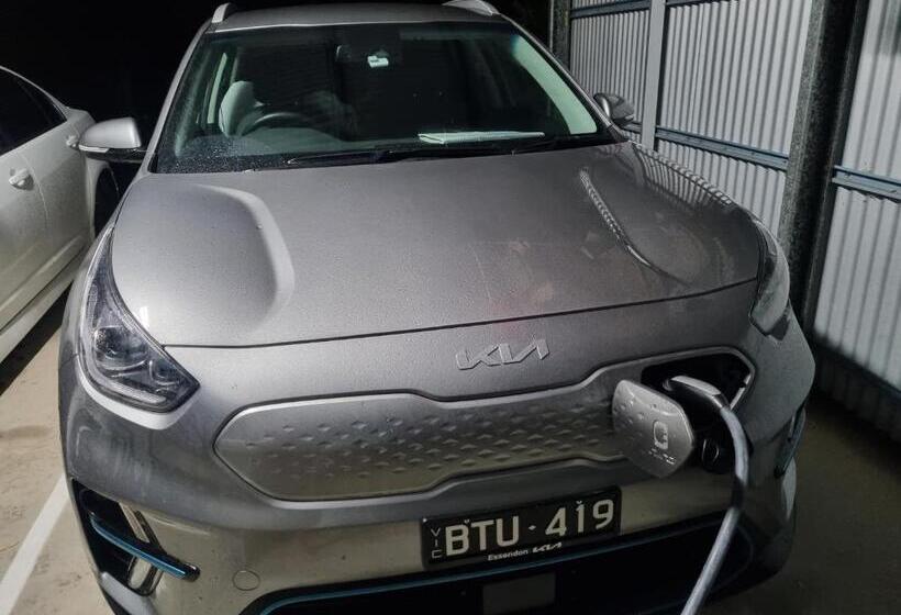 Escape 1770 Motel No Kids No Smoking No Partying