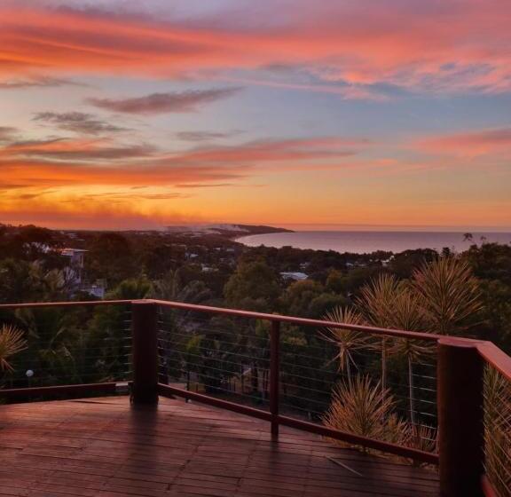 Escape 1770 Motel No Kids No Smoking No Partying