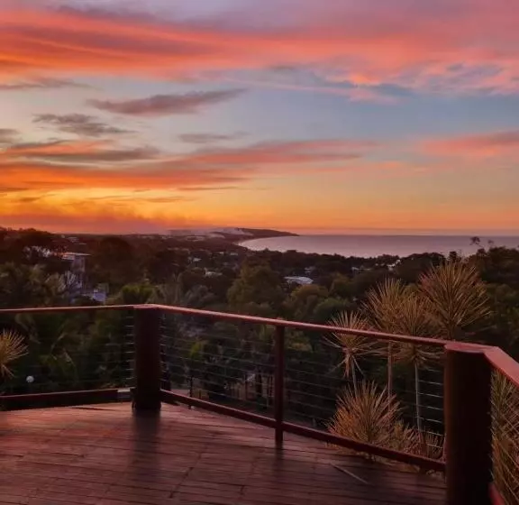 Escape 1770 Motel   No Kids   No Smoking   No Partying